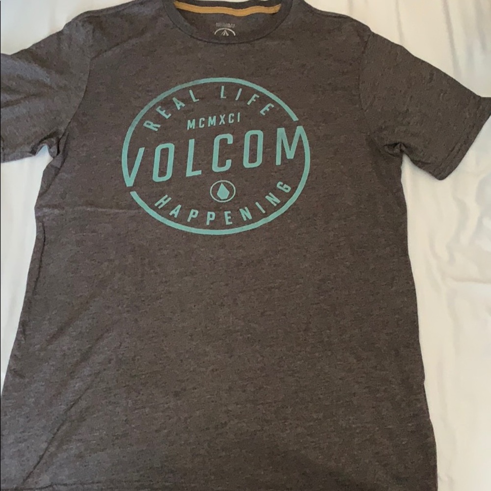 Volcom shirt Adult medium.